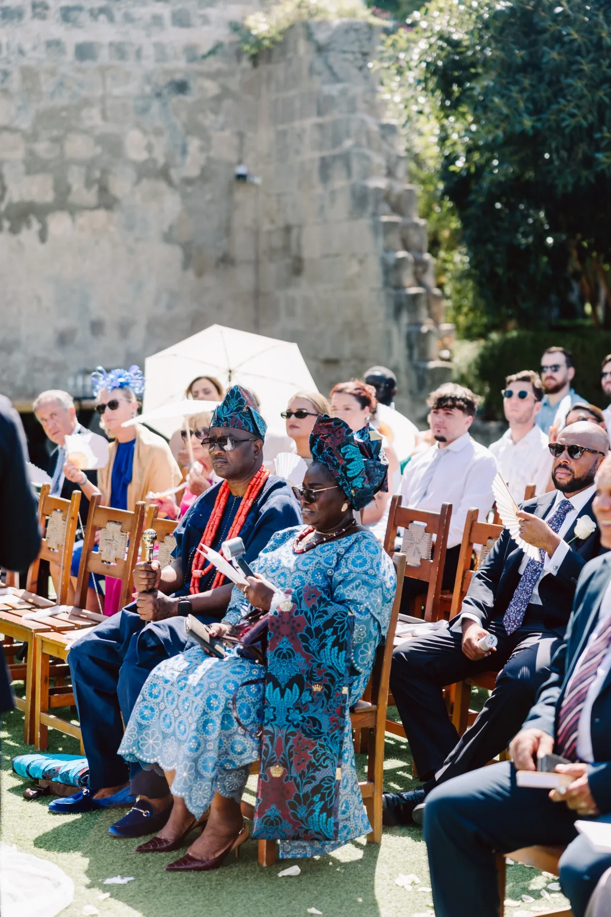 Tören sırasında oturan davetliler, Bellapais Manastırı — Mert Gardiyanoğlu Photography