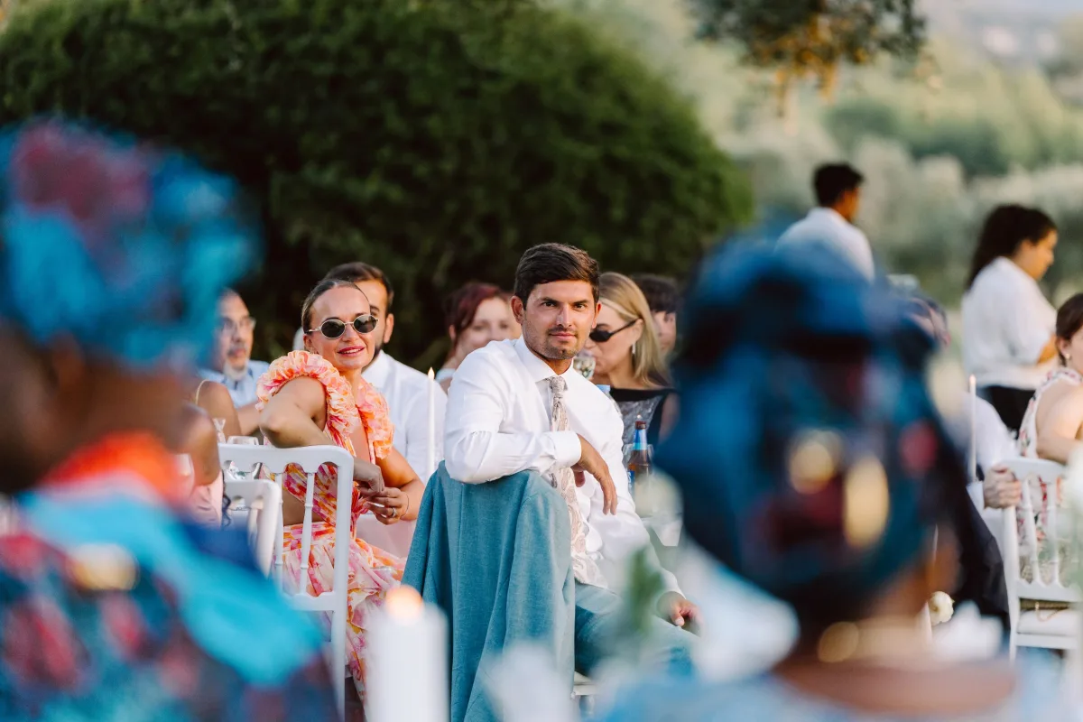 Geleneksel kıyafetli konuklar tören sırasında, Bellapais Manastırı — Mert Gardiyanoğlu Photography